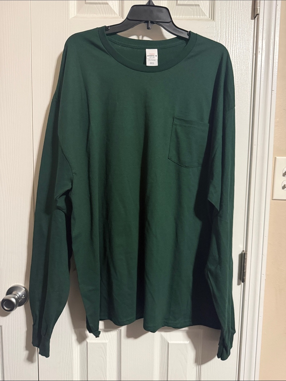 NWOT Hanes Men’s Long Sleeve Pocket Tee in Dark Green Sz 2XL